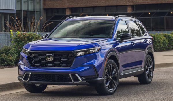 Въпреки че не беше достатъчно, за да стигне Toyota RAV4, другият японския SUV се продаде с 14 процента повече, отколкото по това време миналата година. Honda също казва, че повече от половината от тези числа са били за хибридната версия .
